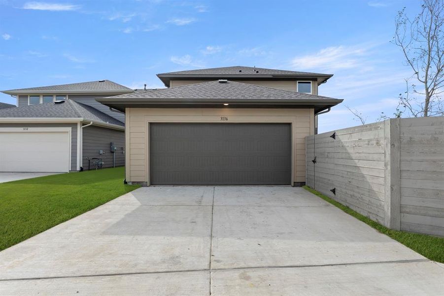 26. 3136 Lenton - Back