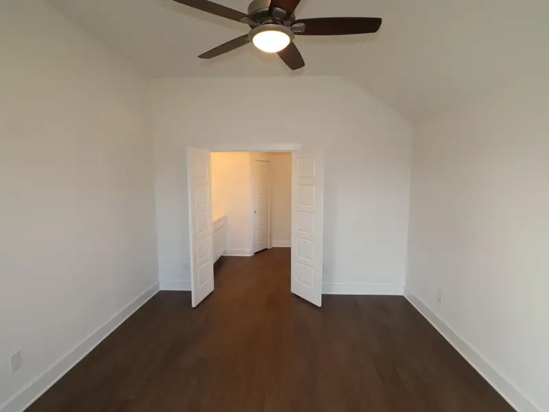 Spacious, unfurnished interior of a new home in Lago Mar, Santa Fe (Image 13). Spacious, unfurnished interior of a new home in Lago Mar, Santa Fe (Image 13).