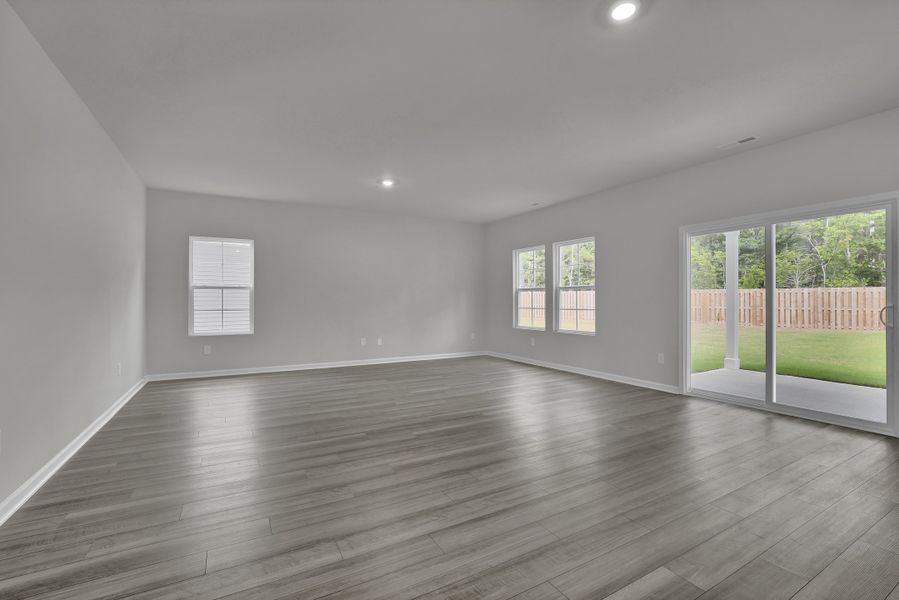 Spacious, unfurnished interior of a new home in River Tide Farms, Bolivia (Image 16).
