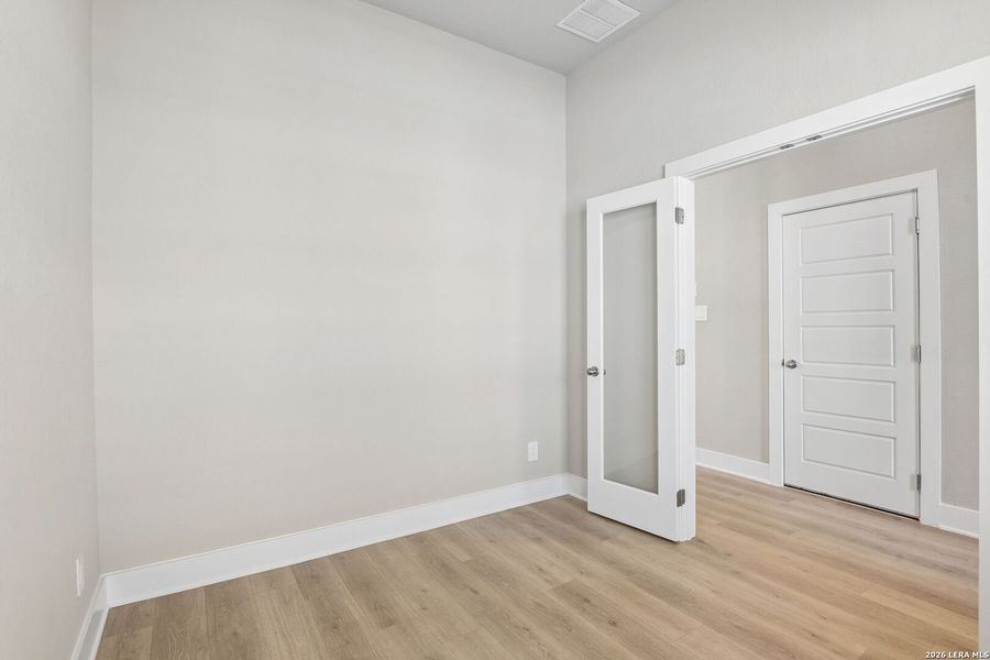Spacious, unfurnished interior of a new home in Royal Crest, San Antonio (Image 35).