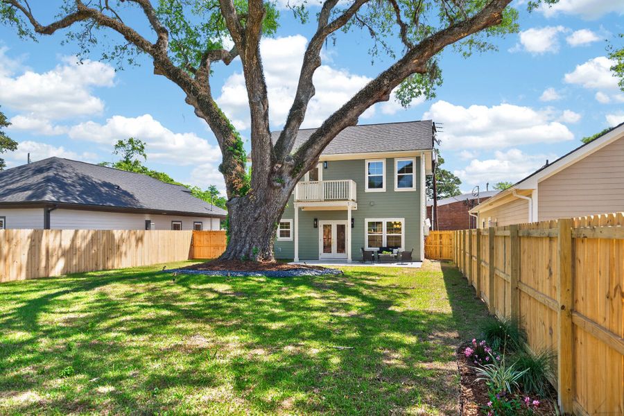 Exterior details and patio area of a home in , North Charleston (Image 24).