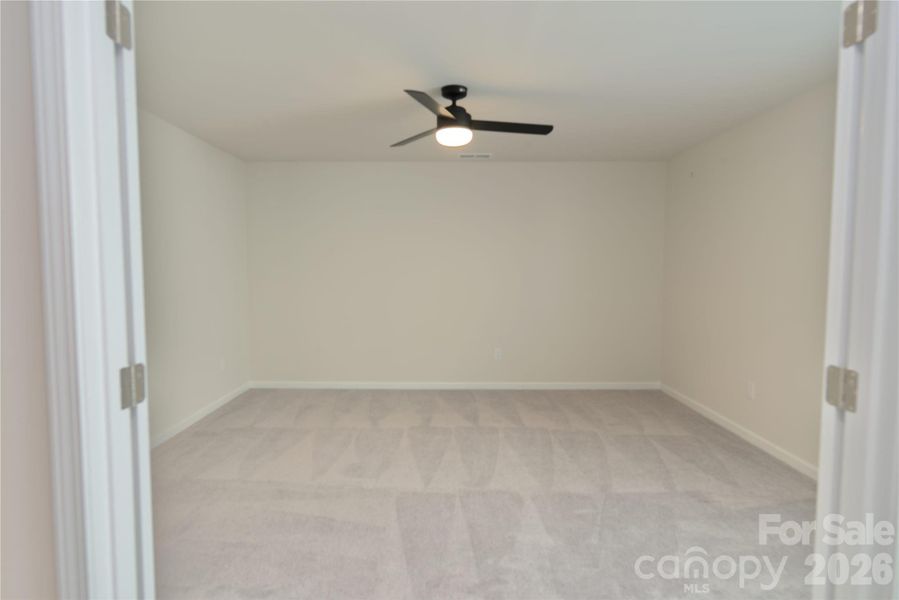 Huge Bonus Room - Could be  media room or office
