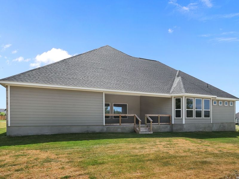 Exterior details and patio area of a home in Potranco Oaks, Castroville (Image 4).