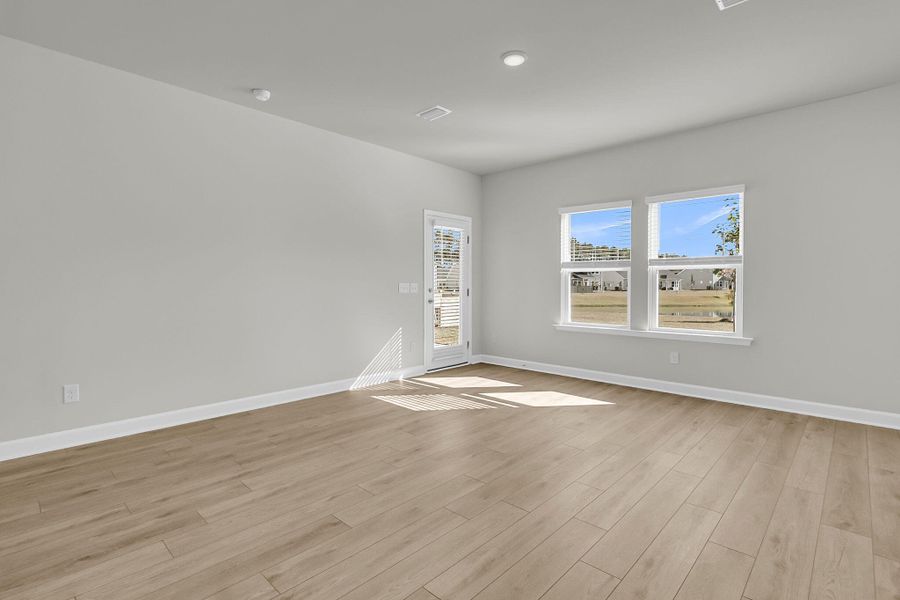 Spacious, unfurnished interior of a new home in , Summerville (Image 13).