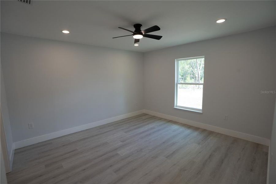 Spacious, unfurnished interior of a new home in , Dunnellon (Image 12).