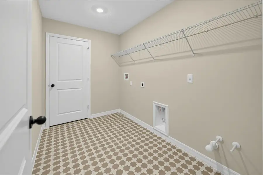 Spacious, unfurnished interior of a new home in Weslyn Park, St. Cloud (Image 30).