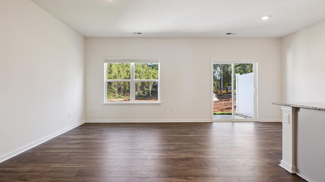 Spacious, unfurnished interior of a new home in Cherokee Crossing, Kodak (Image 12).