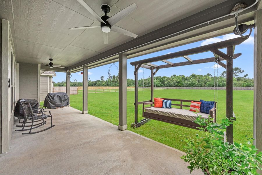Spacious, covered back porch - swing stays!