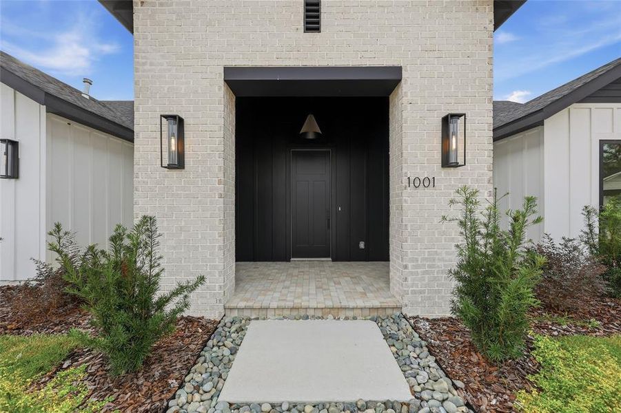 Exterior details and patio area of a home in , Gainesville (Image 3).