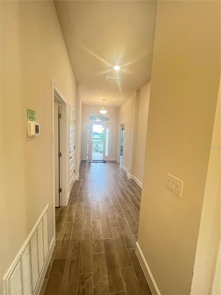 Spacious, unfurnished interior of a new home in Abbey Glen, Dade City (Image 14).