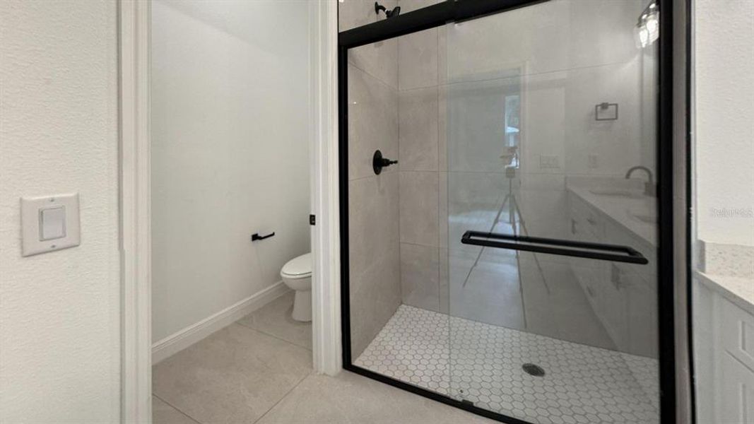 Close-up of interior finishes inside a home in , Dunnellon (Image 9).