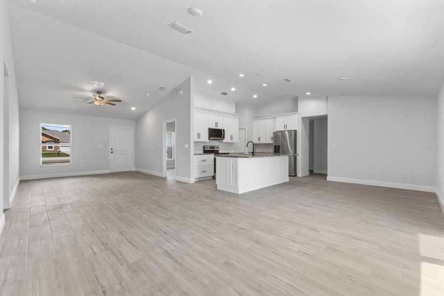 Spacious, unfurnished interior of a new home in , Port St. Lucie (Image 27).