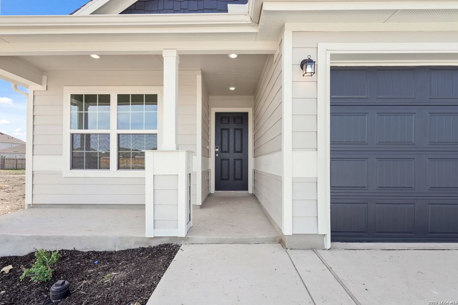 Exterior details and patio area of a home in Swenson Heights, Seguin (Image 3).