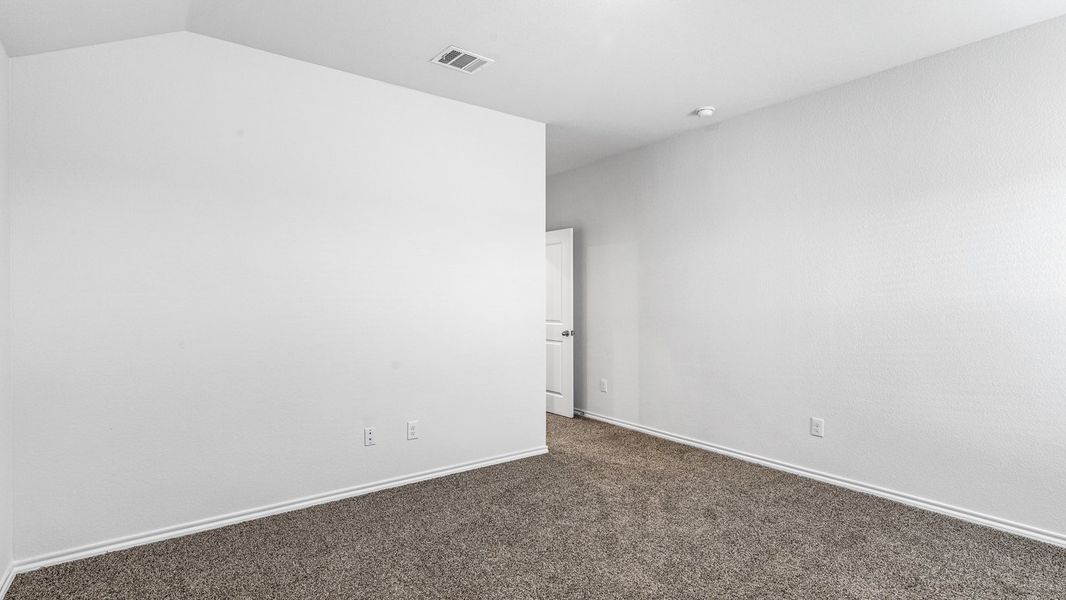 Spacious, unfurnished interior of a new home in Stonewyck Farms, Ennis (Image 15).