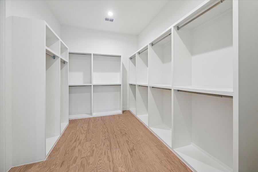 Spacious, unfurnished interior of a new home in , Bellaire (Image 32).
