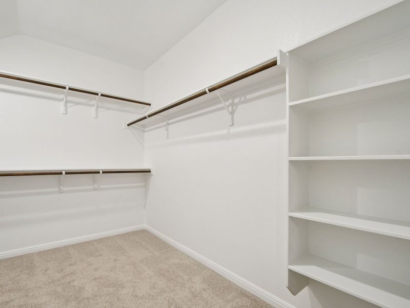 Spacious, unfurnished interior of a new home in Riverbend at Double Eagle - Reserve Collection, Cedar Creek (Image 10).