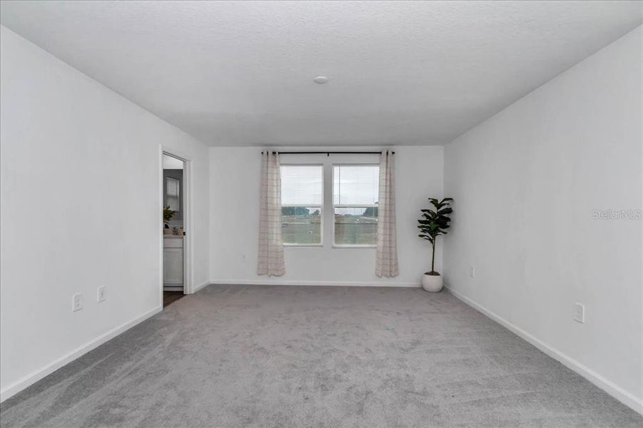 Spacious, unfurnished interior of a new home in , Ocala (Image 31).