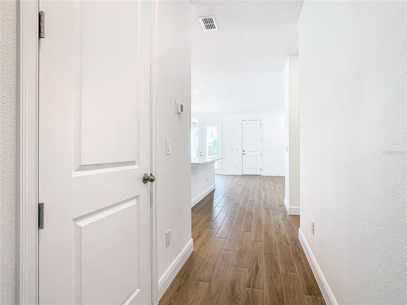 Spacious, unfurnished interior of a new home in , Winter Garden (Image 33).