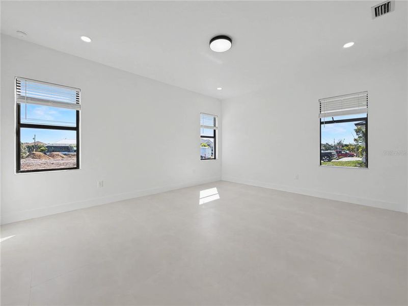 Spacious, unfurnished interior of a new home in , Port Charlotte (Image 35).