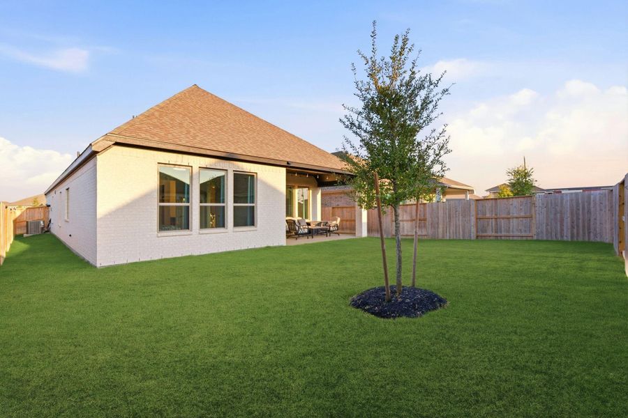 Exterior details and patio area of a home in Meridiana 40'/45', Manvel (Image 27).