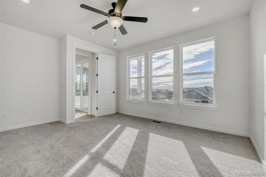 Spacious, unfurnished interior of a new home in Sterling Ranch Homestead, Colorado Springs (Image 15).