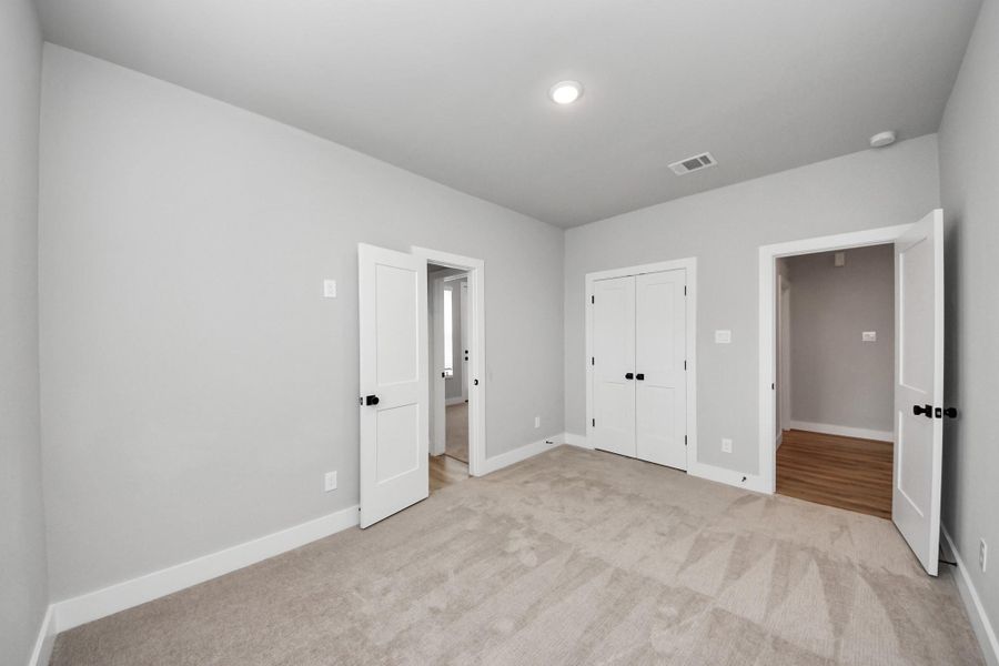 Spacious, unfurnished interior of a new home in , Houston (Image 32).