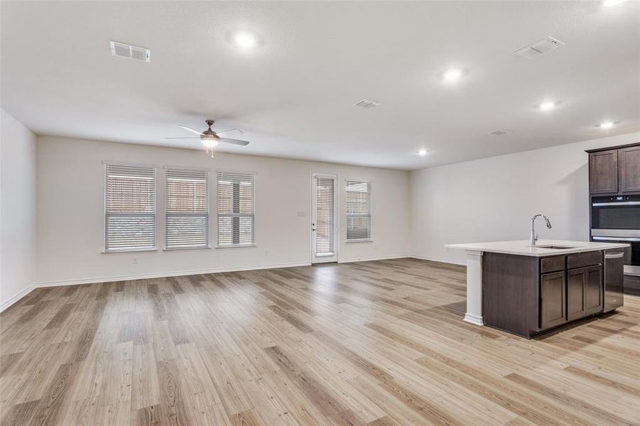 Spacious, unfurnished interior of a new home in Sierra Vista at Kelly Ranch, Aledo (Image 27).