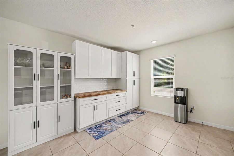 Furnished interior view inside a new home in , Edgewater (Image 9).