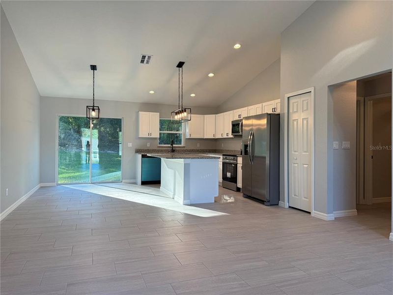Spacious, unfurnished interior of a new home in , Dunnellon (Image 13).