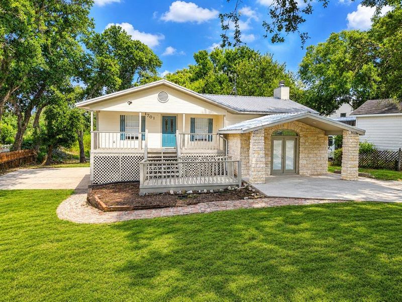 Front exterior of a new home in , Weatherford, TX, highlighting curb appeal (Image 1). Front exterior of a new home in , Weatherford, TX, highlighting curb appeal (Image 1).