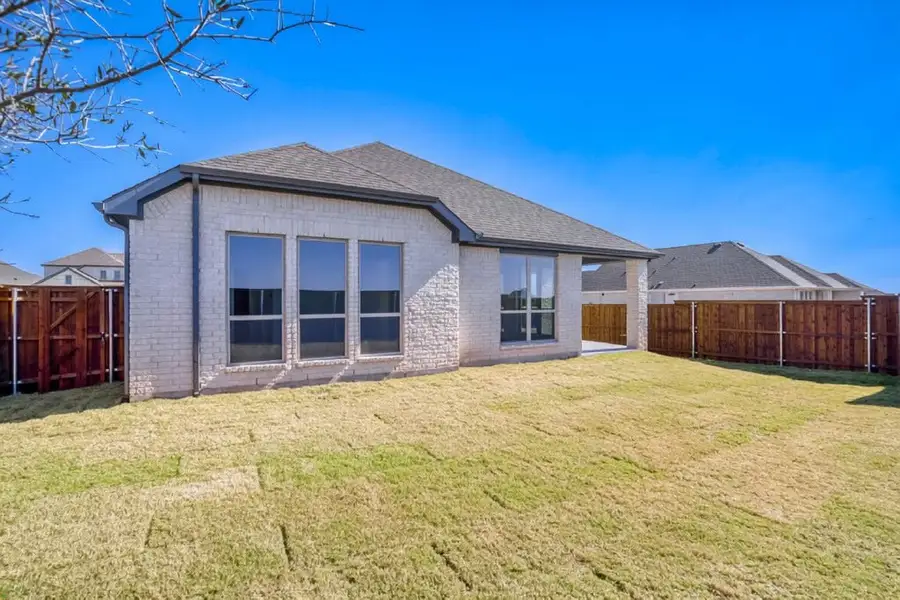Exterior details and patio area of a home in Meraki, Forney (Image 4).
