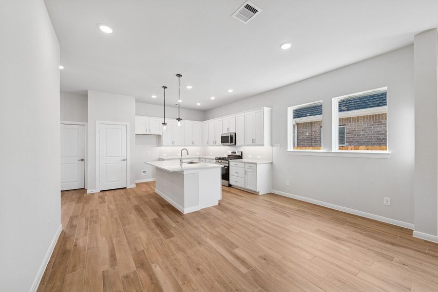 REPRESENTATIVE PHOTO - Photo does not represent actual home options and selection. Ask Sales consultant for specific selections.