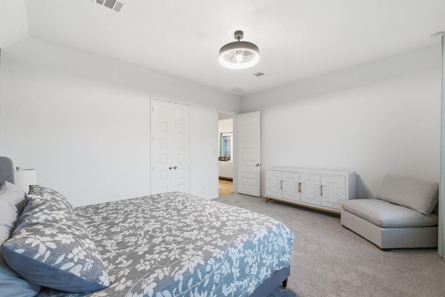 Furnished interior view inside a new home in Meridiana 40'/45', Manvel (Image 16).