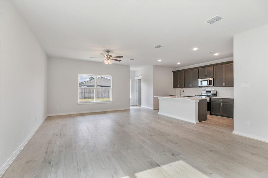 Spacious, unfurnished interior of a new home in Cielo, Conroe (Image 37). Spacious, unfurnished interior of a new home in Cielo, Conroe (Image 37).