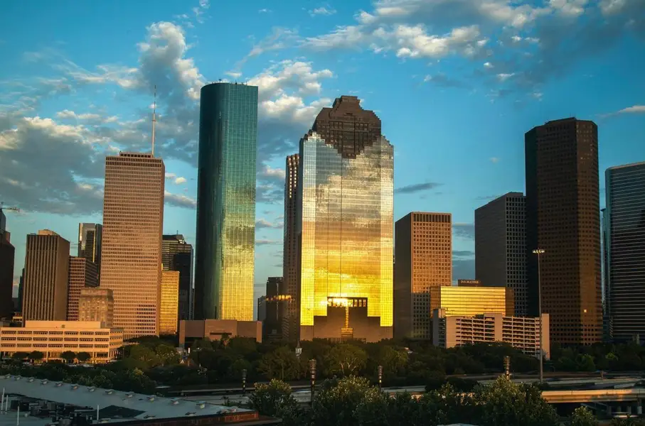 Condo located in Houston, TX showcasing its design and architecture (Image 5).