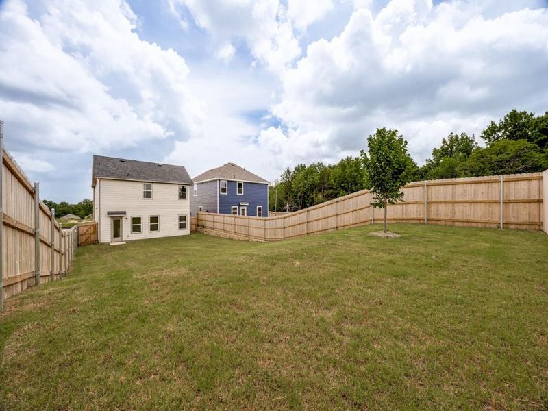 Exterior details and patio area of a home in Hanolley Hills, Sherman (Image 16).