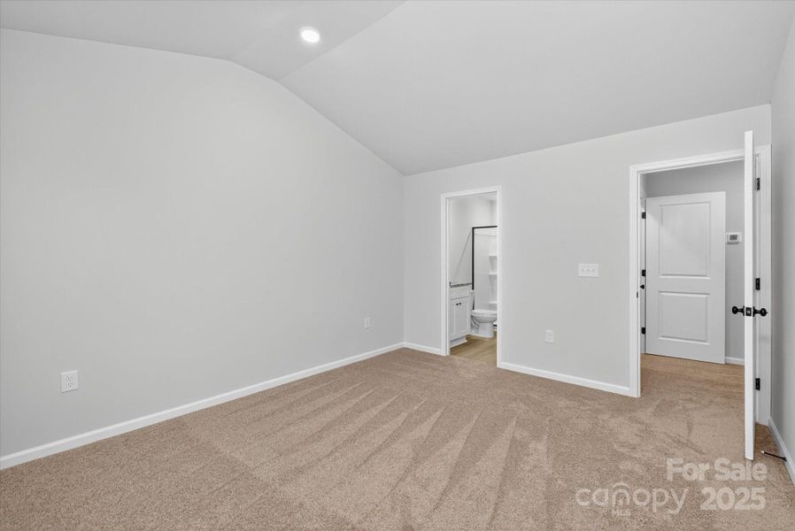 Spacious, unfurnished interior of a new home in Rhyne Court, Gastonia (Image 22).