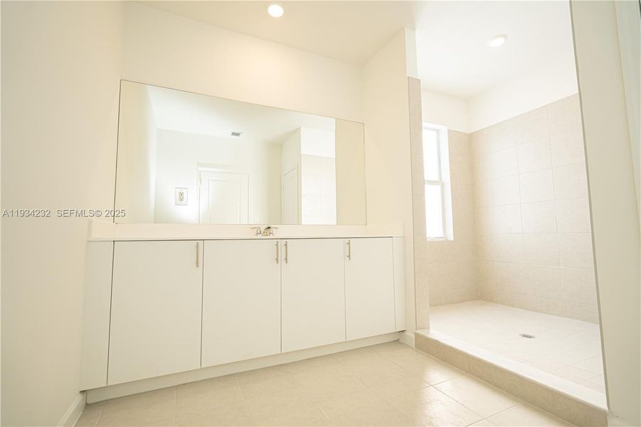 Image 68 of a home in Acacia Groves.