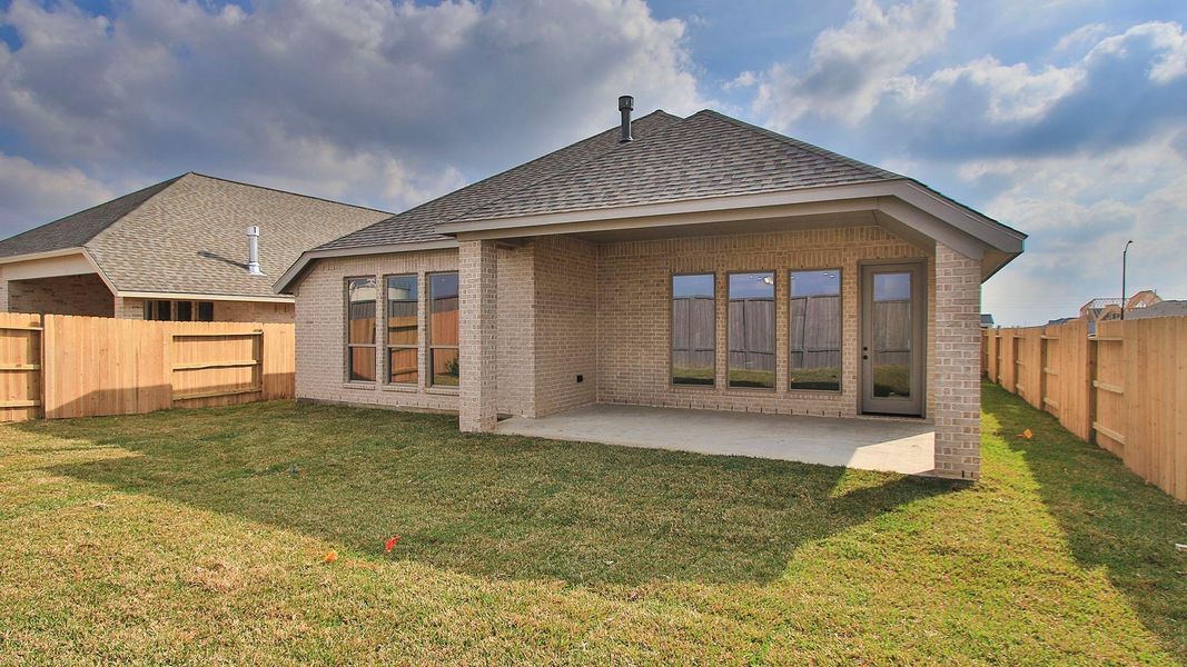 Exterior details and patio area of a home in The Grand Prairie 50', Hockley (Image 3).