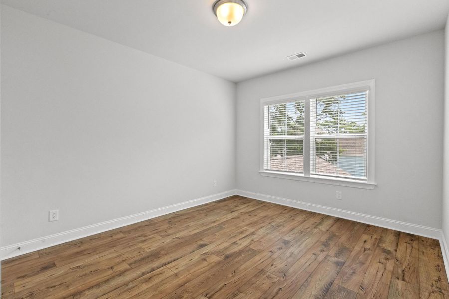 Spacious, unfurnished interior of a new home in Oak Bluff, Charleston (Image 35). Spacious, unfurnished interior of a new home in Oak Bluff, Charleston (Image 35).