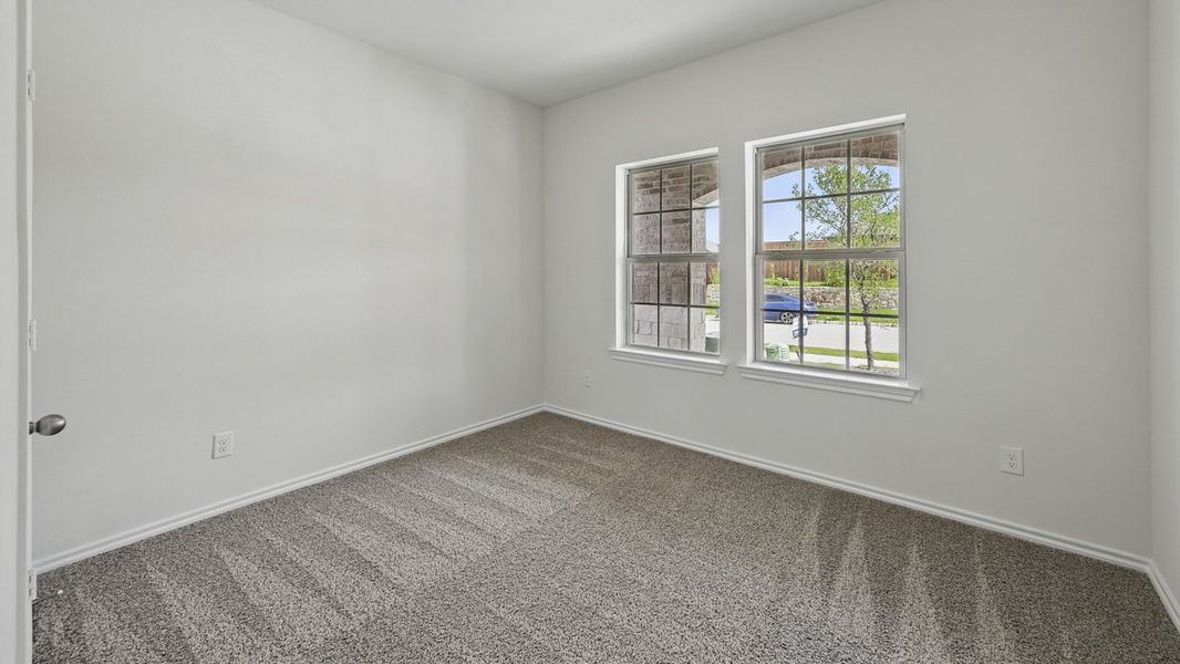 Spacious, unfurnished interior of a new home in Saddlebrook, Waxahachie (Image 11).