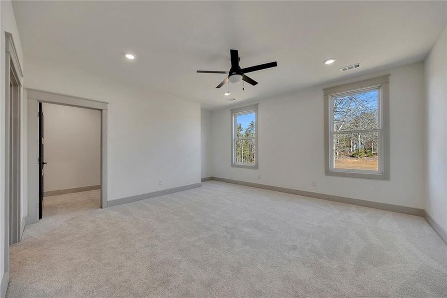 Spacious, unfurnished interior of a new home in , Jasper (Image 27).