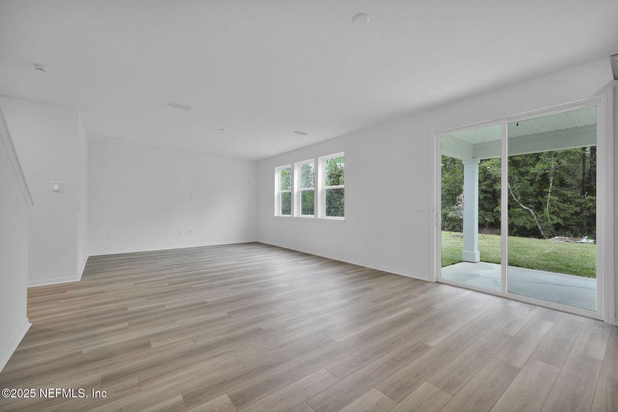 Spacious, unfurnished interior of a new home in Hyland Trail, Green Cove Springs (Image 21).