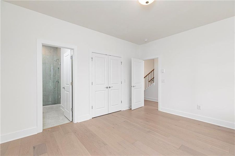Spacious, unfurnished interior of a new home in , Brookhaven (Image 19).