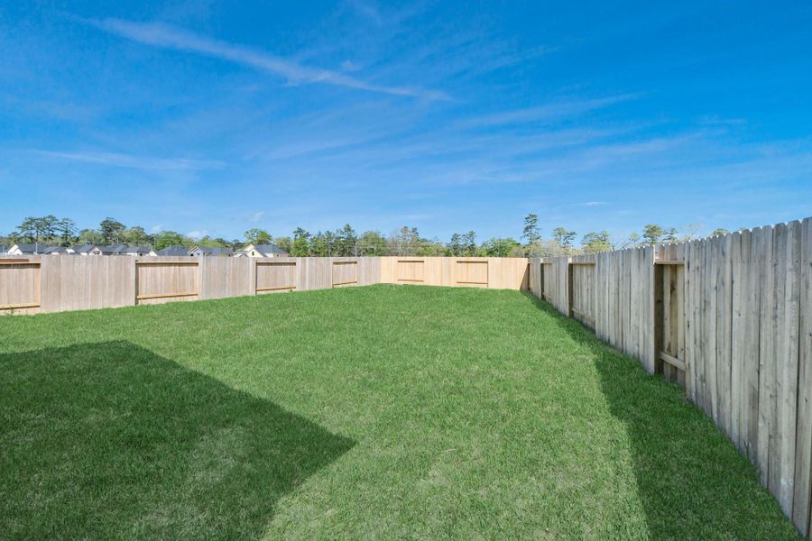 Explore the expansive backyard with its inviting covered patio—a perfect blend of space for the kids to play and adults to unwind. Ideal for creating your outdoor oasis, this backyard accommodates patio furniture, a BBQ pit, and endless possibilities for leisure and entertainment.