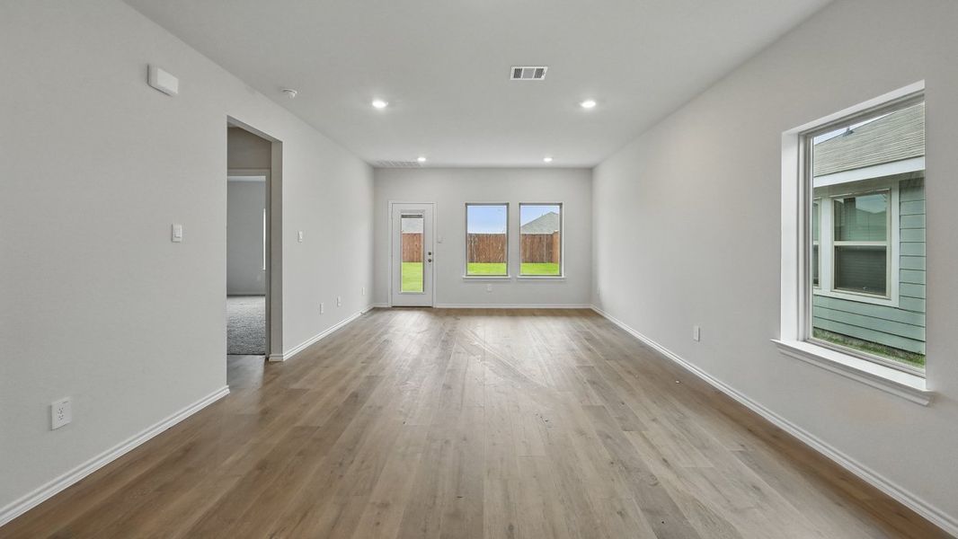 Spacious, unfurnished interior of a new home in Wildcat Ranch, Crandall (Image 28).