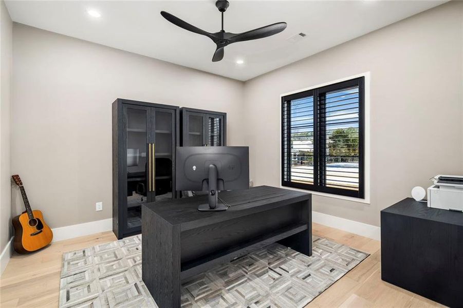 Furnished interior view inside a new home in , Alpharetta (Image 68).