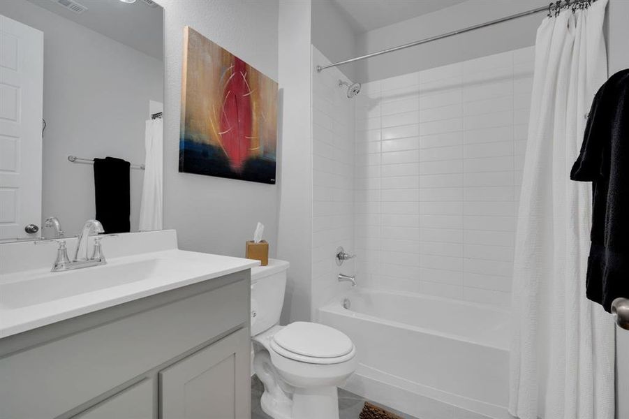 Furnished interior view inside a new home in Sweetgrass, Haslet (Image 11).