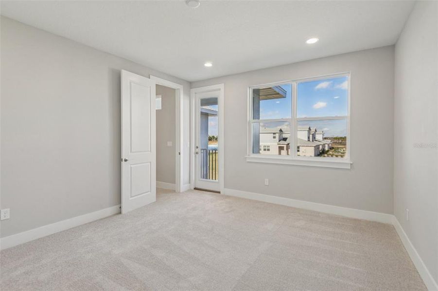 Spacious, unfurnished interior of a new home in Lagoon Residences at Epperson, Wesley Chapel (Image 35).