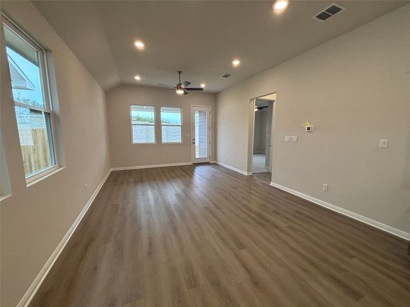 Spacious, unfurnished interior of a new home in Cannon Ranch 40s, Dripping Springs (Image 29).
